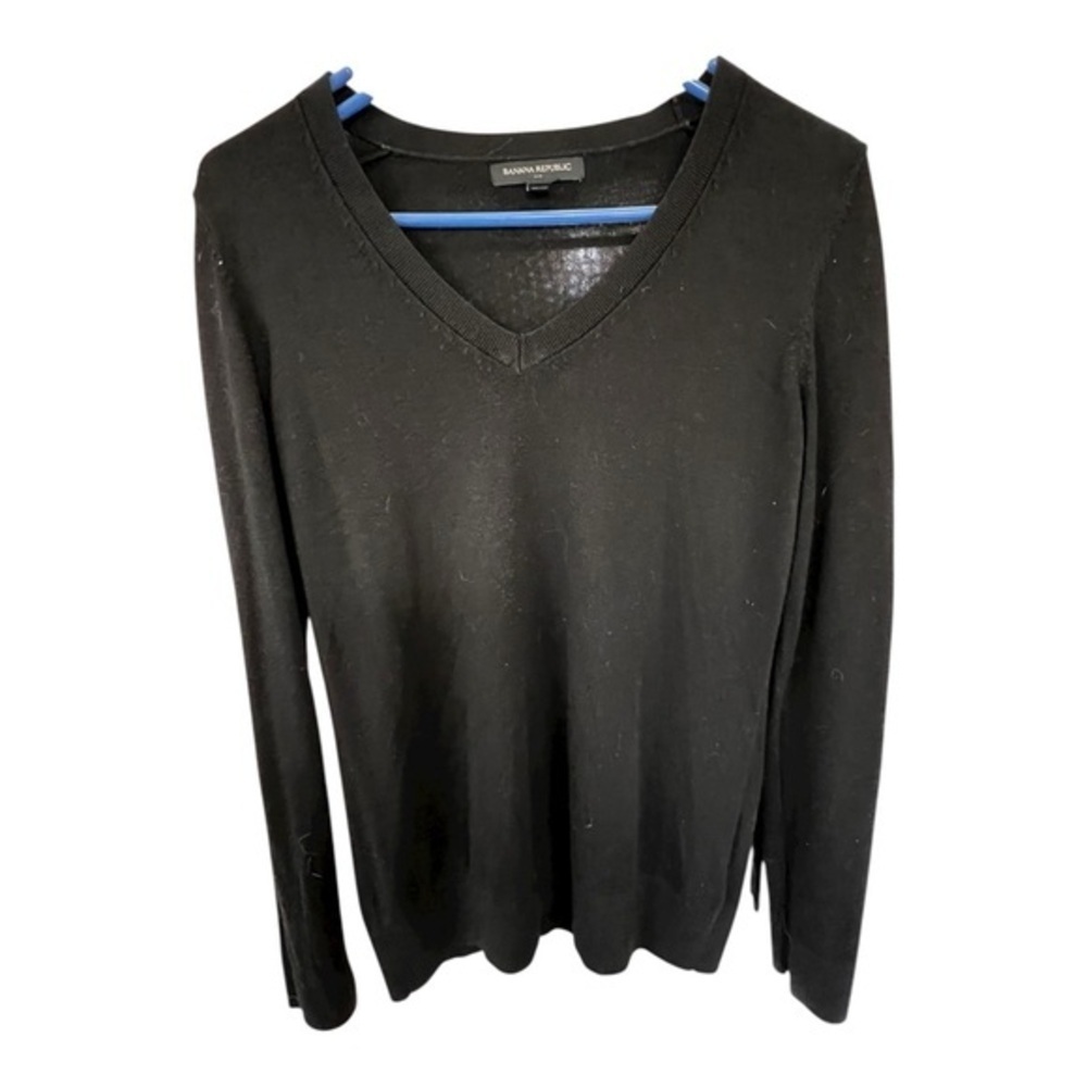 Banana Republic Women's charcoal V-Neck Sweater